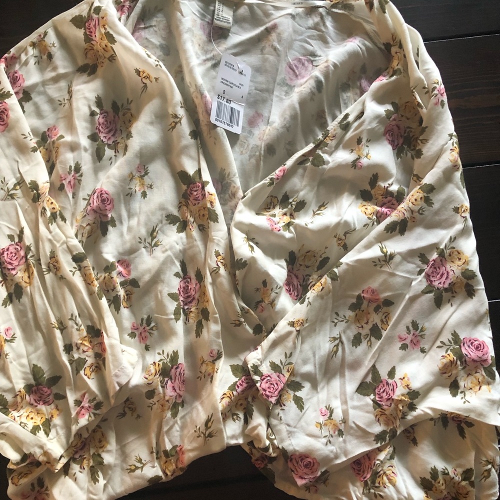 Forever 21 floral shrug NWT
